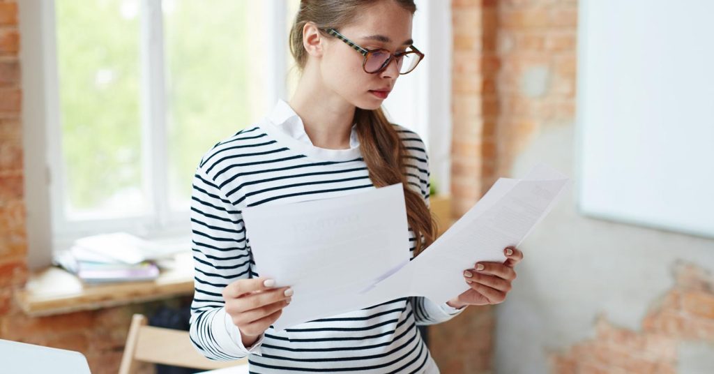 Student reviewing federal and private student loan options