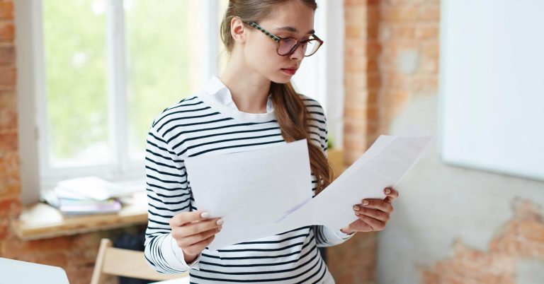 Student reviewing federal and private student loan options